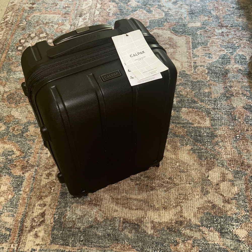 Carry-on luggage, Calpak